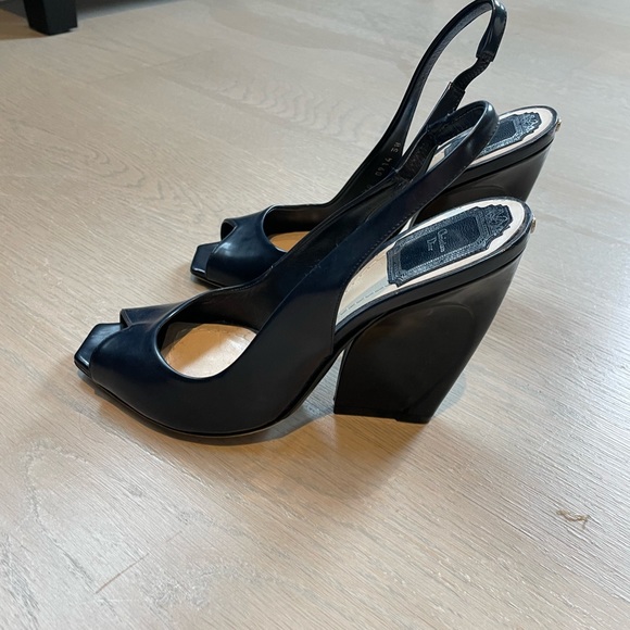 Christian Dior with open-toe shoes, blue navy leather with black leather heels - Picture 3 of 9